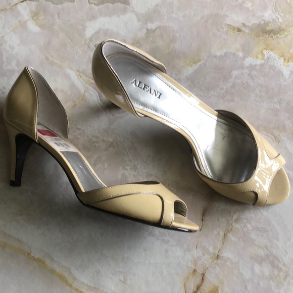 Alfani new shoes. Nice for dressing up. Patent leather. Cute shoes. - Picture 1 of 3